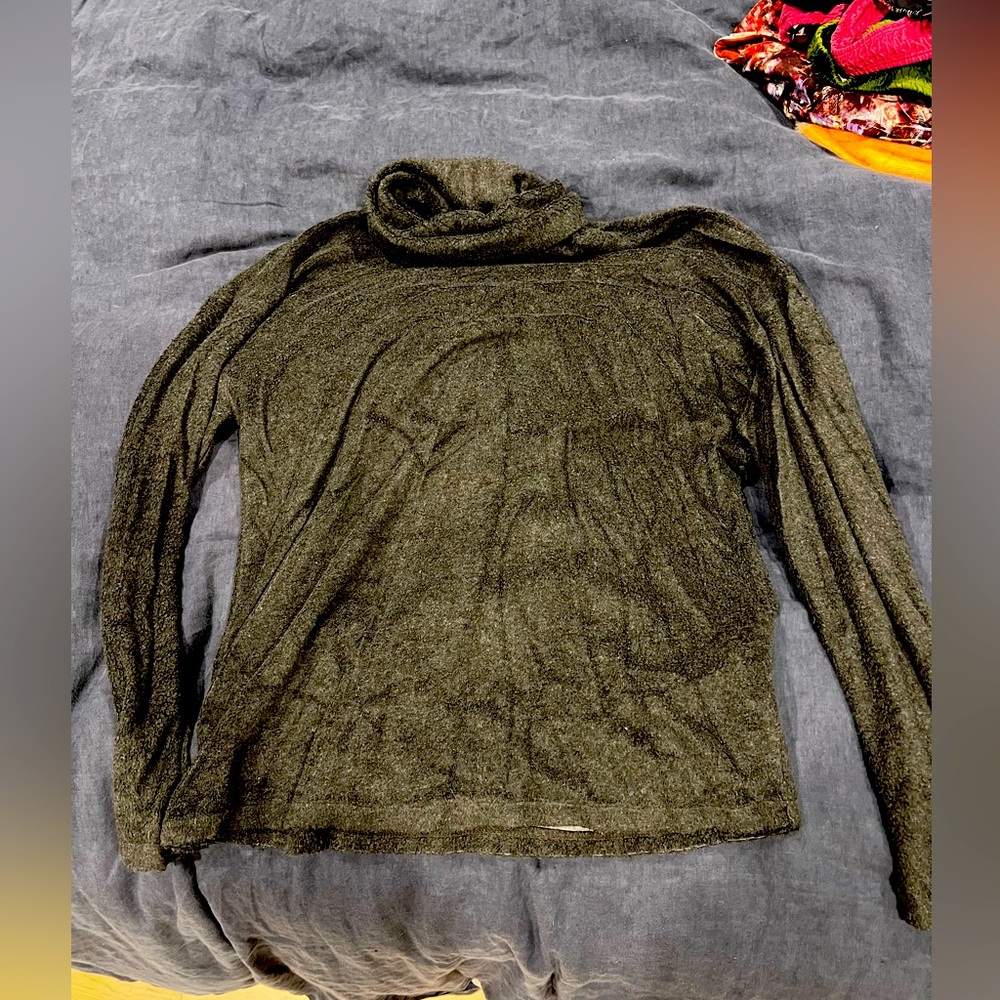 REF gray turtleneck